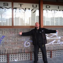 Peavy Wagner visitando Estudios Dynamita